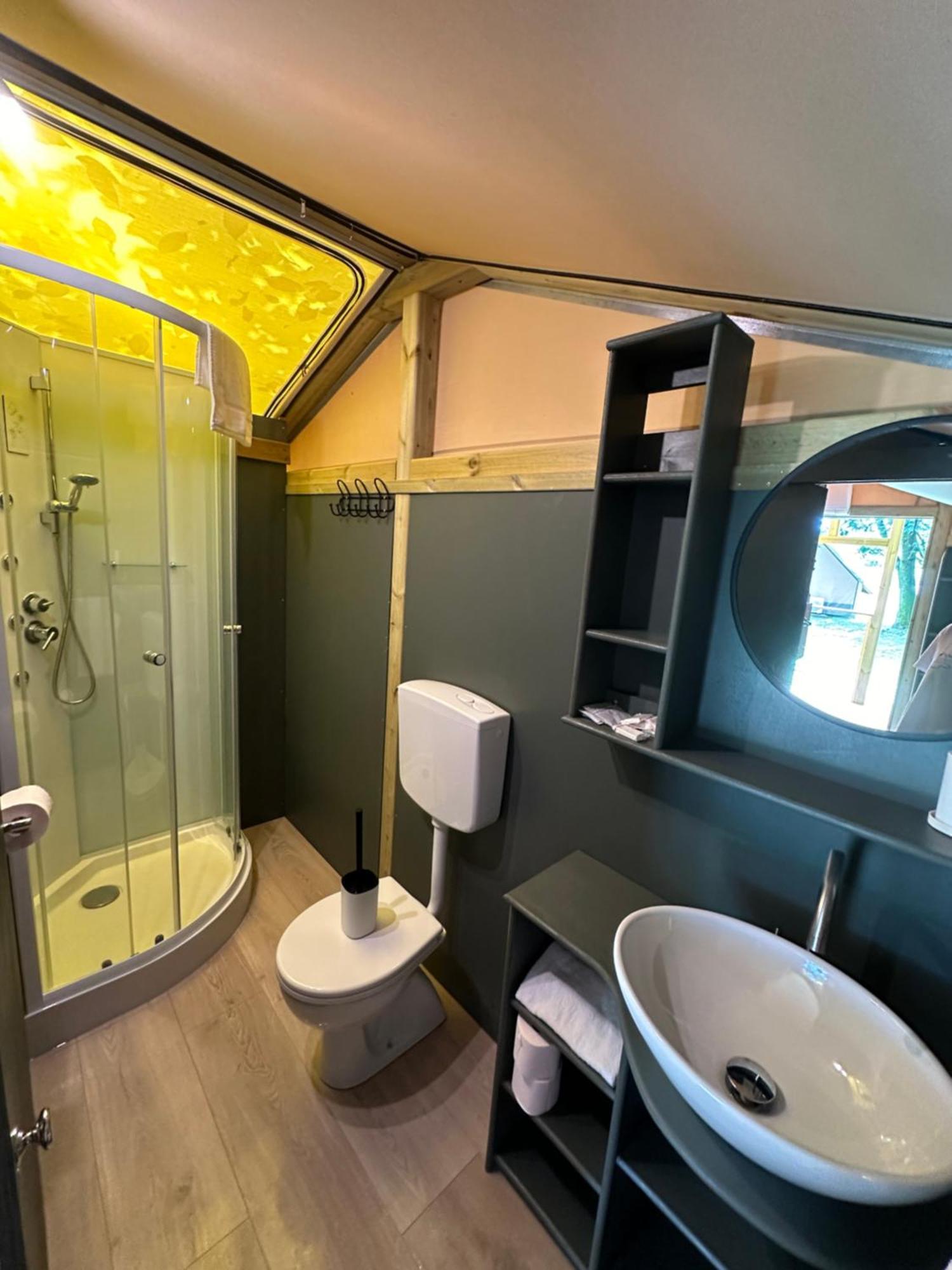Glamping Camping Rivabella Lecco Bagian luar foto